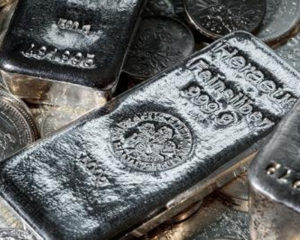 Bạc tăng tốc ngoạn mục hơn 70%, vượt xa vàng: “Kim loại của quỷ” trở thành tâm điểm thị trường 2025